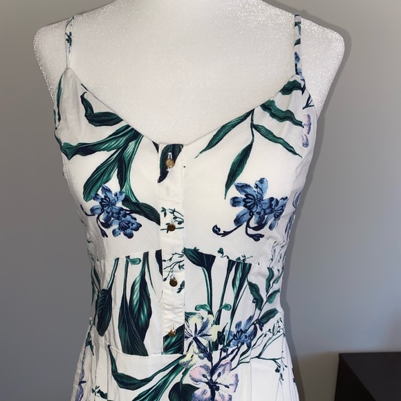 WHITE FLORAL DYNAMITE DRESS - Picture 3 of 8